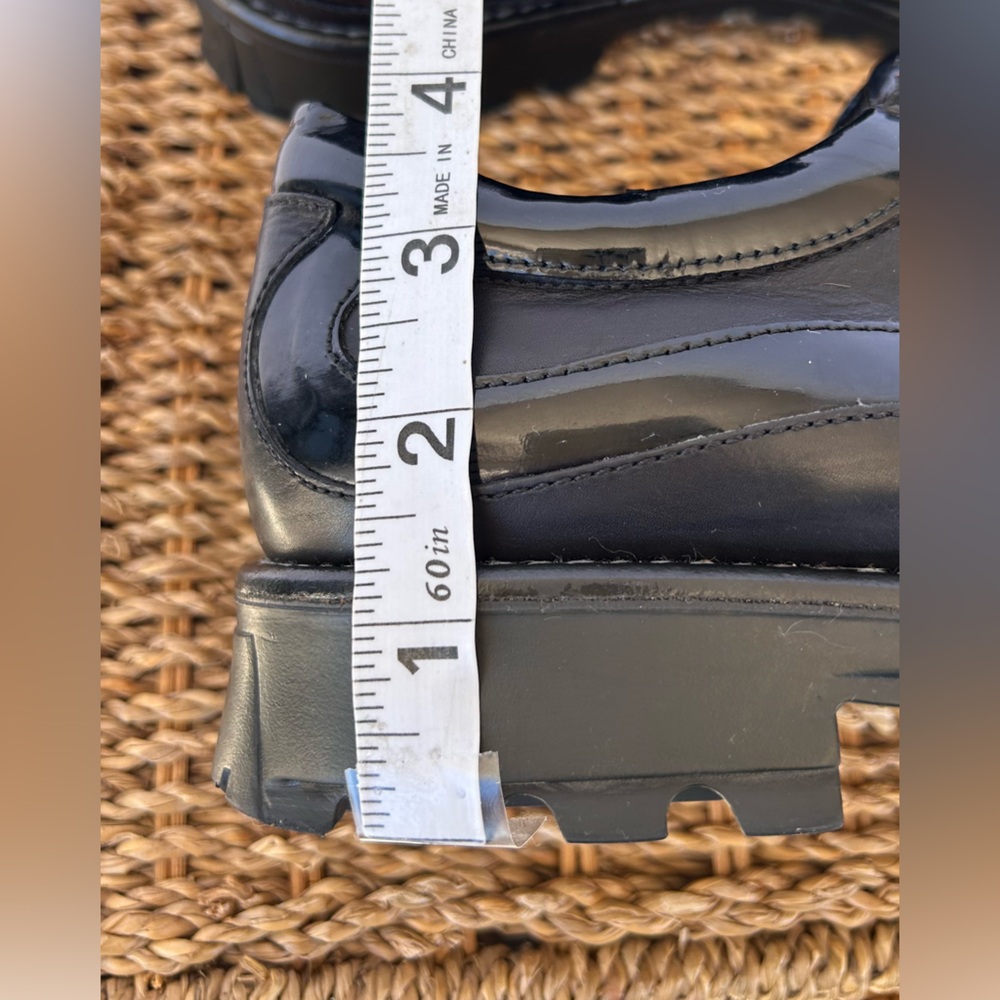 Donald J. Pliner Sport Women’s Front Zip‎ Leather Loafer Tread Sole Size 9 - Picture 11 of 11